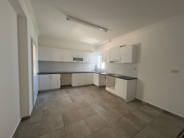 Girne Lapta da 140 m2 3+1 Satılık Daire! - Fotoğraf 3