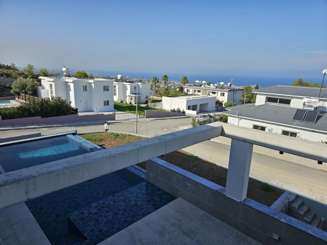 Girne’nin Gözdesi Çatalköy’de Önü Kesilmez Muhteşem Deniz Manzaralı 4+1 Havuzlu Lüks Villa - Fotoğraf 4