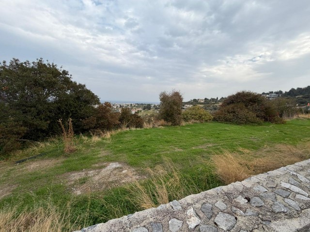 Girne Karşiyaka da imara açık 2 dönüm arsa. Kat karşılığı verilir.