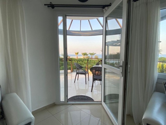 Girne Lapta da denize sıfır 3+1 satılık daire. - Fotoğraf 2