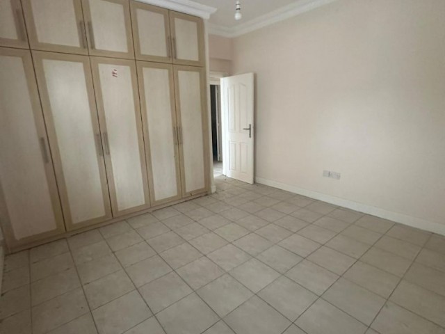 Girne Merkez de 5 adet 3+1 satılık komple daire.