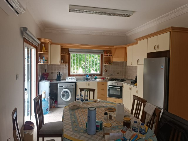 Girne Karşiyaka da 1 dönüm arsa içinde satılık 3+1 villa. - Fotoğraf 3