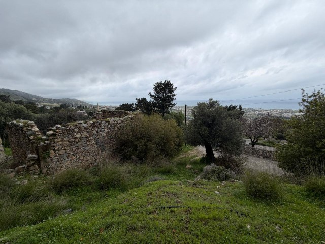 Girne Karşıyaka da  21 dönüm kat karşılığı  satılık arazi.