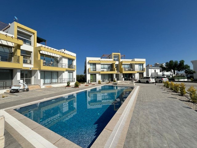 Alsancak'ta Satılık 2+1 Daire | Deniz ve Dağ Manzaralı Teraslı | Havuzlu Site İçerisinde