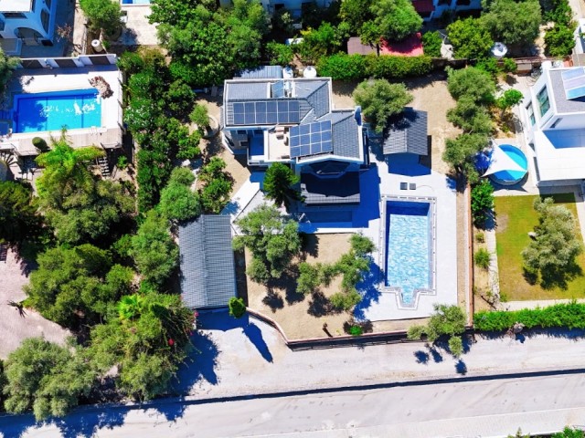 Girne Ozanköy’de Satılık Ultra Lüks 3+1 Villa | 1.330 m² Arsa | 15 KW Solar Enerji | Özel Havuzlu