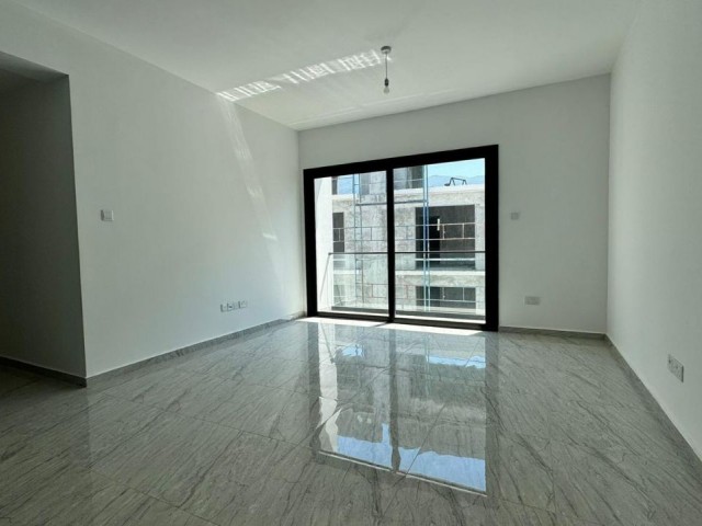 GİRNE MERKEZ’DE BELEDİYE YAKININDA SATILIK 2+1 DAİRE – EŞDEĞER KOÇAN