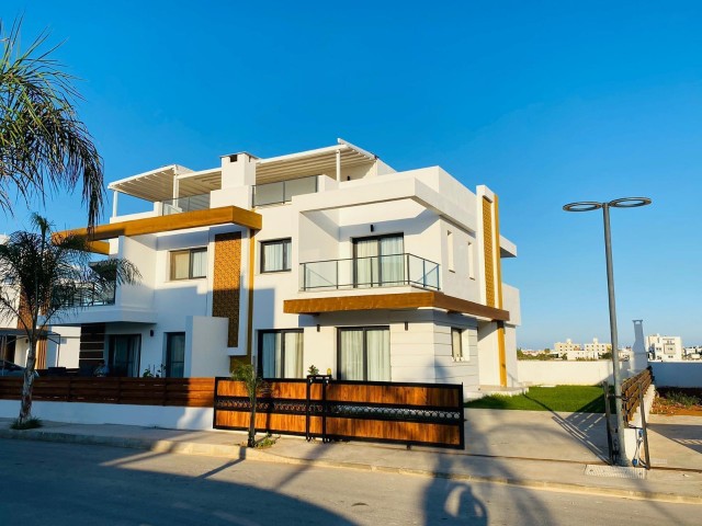 Yeniboğaziçi'de acil satılık 3+1 villa