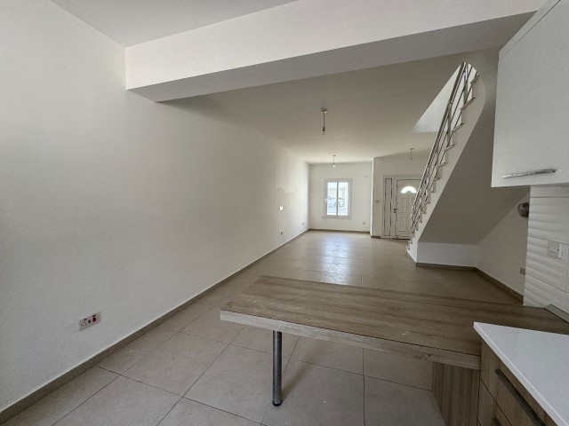 Gönyeli Bölgesinde Satılık 2+1 Dublex Daire (3+1 olmaya müsait)