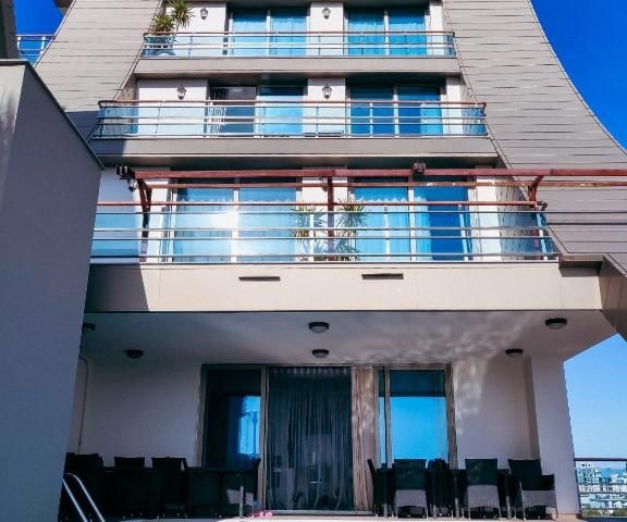 Kıbrıs Girne Merkezde Lüks Yaşam ; Spa ,sauna, Spor Salonu ve Ortak Havuzlu Satılık 1+1 ,2+1 Daireler - Fotoğraf 2