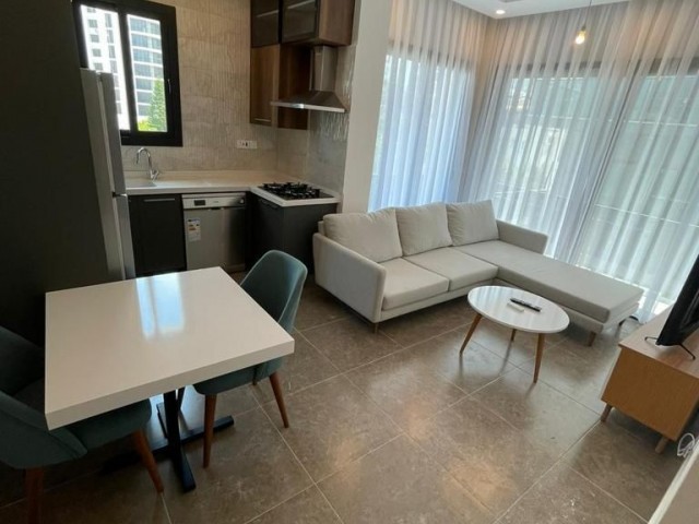 Girne Merkez'de Havuzlu Site İçerisinde Satılık Full Eşyalı 2+1 Daire - Fotoğraf 2