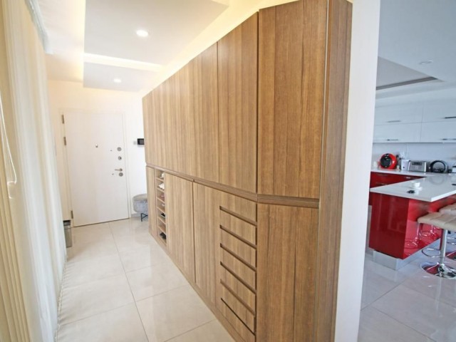 Kıbrıs Girne Merkez'de Akacan Elegance Sitesi'nde Tüm Vergileri Ödenmiş, Dağ ve Deniz Manzaralı Satılık 3+1 En-suit Daire - Fotoğraf 1