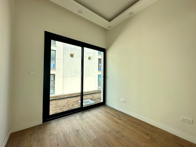 KIBRIS GIRNE ALASANCAK BOLGESINDE, YÜZME HAVUZLUŞ, EŞYASIZ 2+1 DAIRE SATILIKTIR
