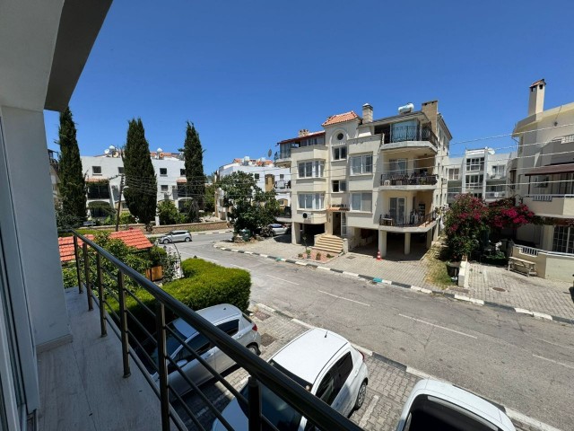 Girne Şehrin Merkezinde Full Eşyalı 3+1 Satılık Daire !! - Fotoğraf 2