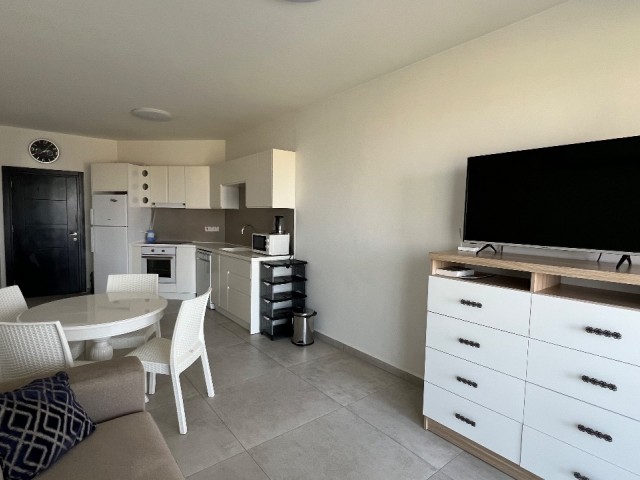 Gaziveren’de Denize Sıfır Site İçerisinde Şık 1+1 Daire - Fotoğraf 4