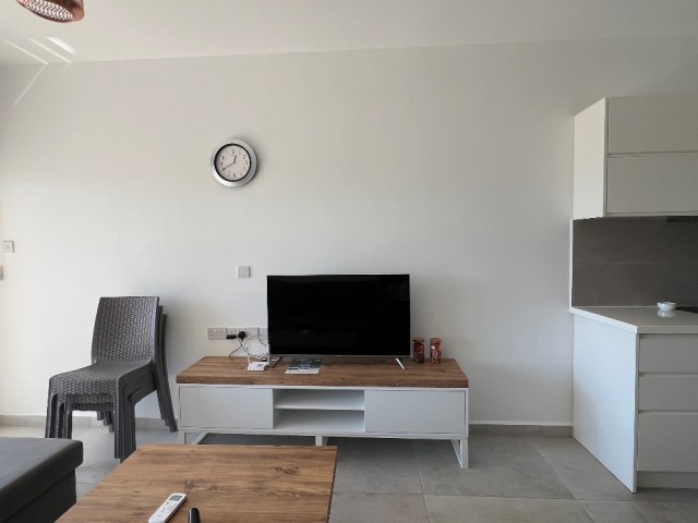 Gaziveren’de En İyi Planlamaya Sahip Denız ve Dag Manzaralı 1+1 Satılık Daire — Çok Uygun Fiyat - Fotoğraf 2