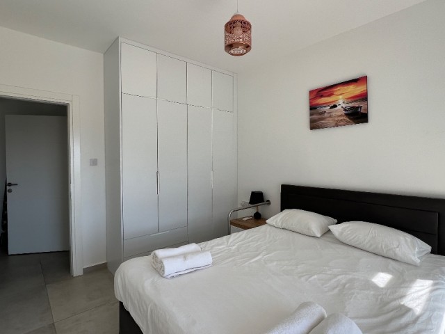 Gaziveren’de En İyi Planlamaya Sahip Denız ve Dag Manzaralı 1+1 Satılık Daire — Çok Uygun Fiyat - Fotoğraf 4