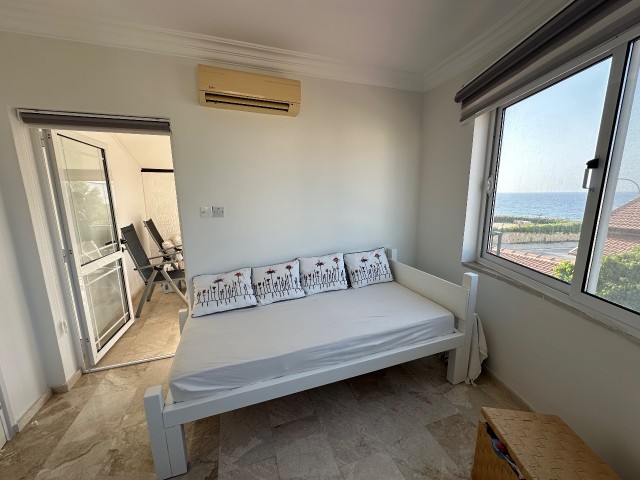 Denize yürüme mesafesinde 4+1 villa