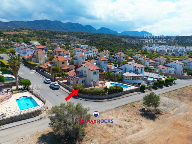 Denize sıfır, plaja bitişik 4+1 villa. - Fotoğraf 2