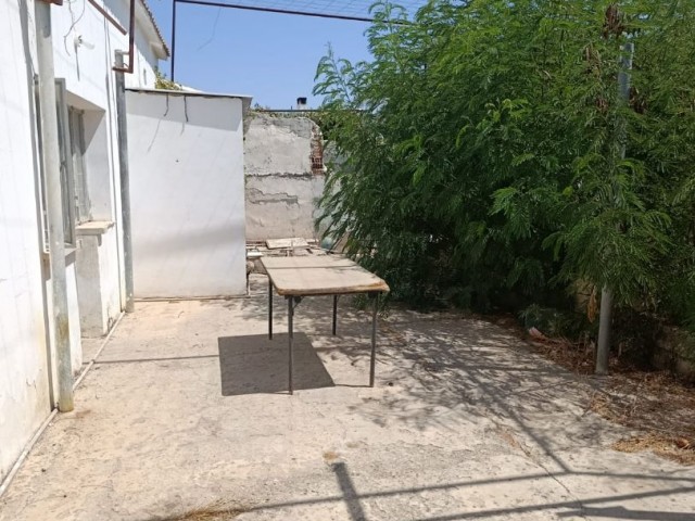 GAZİMAĞUSA MORMENEKŞE  ARSA NİTELİĞİNDE SATILIK 1+1 MÜSTAKİL EV