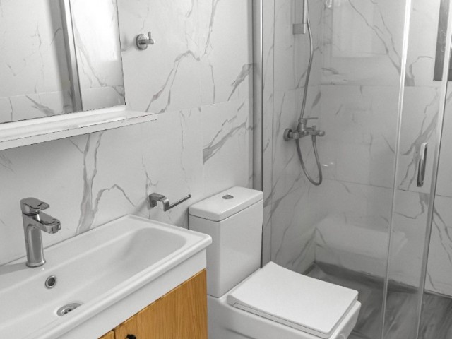 En düşük fiyat! Hazır esyali 1+1, 60 m², altyapılı havuz manzaralı daire, Caesar Blue rezidansında, denize sifir. KDV, trafo ve sözleşme ücreti fiyata dahildir! - Fotoğraf 1