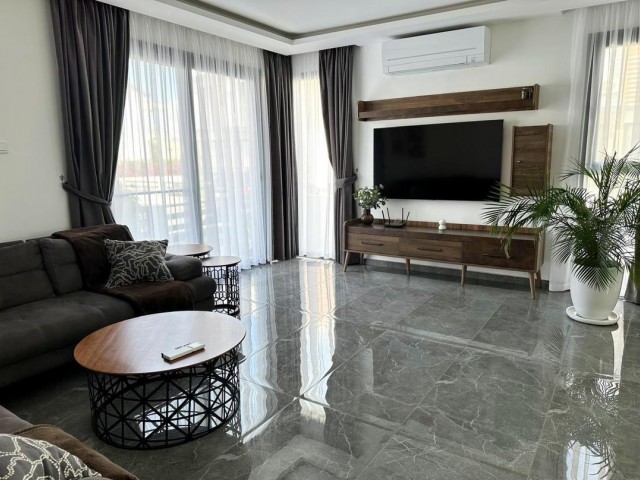 Ful Eşyalı 3+1 Müstakil Villa, 180 m² + Arsa 250 m² + 60 m² Geniş Çatı Terası. Trafo, KDV Ödendi. Eşdeğer Koçanı Hazır! - Fotoğraf 1