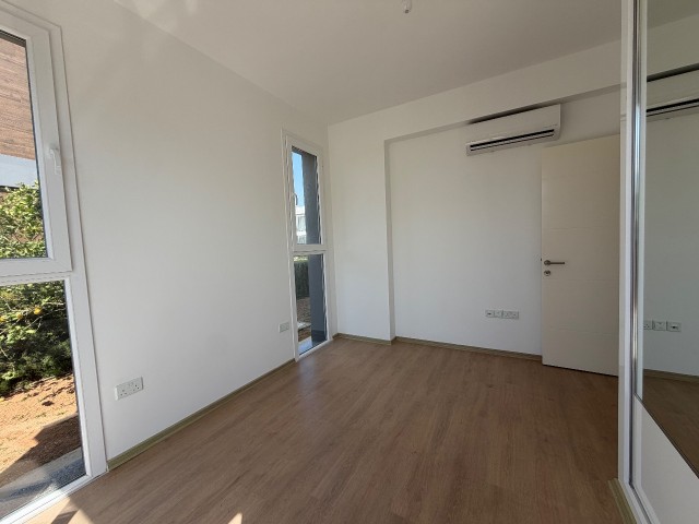 Denize sifir! Lüks Four Seasons 1 Rezidans'ta, Zemin Katta 2 Teraslı ve Bahçeli, 89 m², Hazır 2+1! Beyaz esya ve Tüm Odalarda Klima Dahildir! - Fotoğraf 2