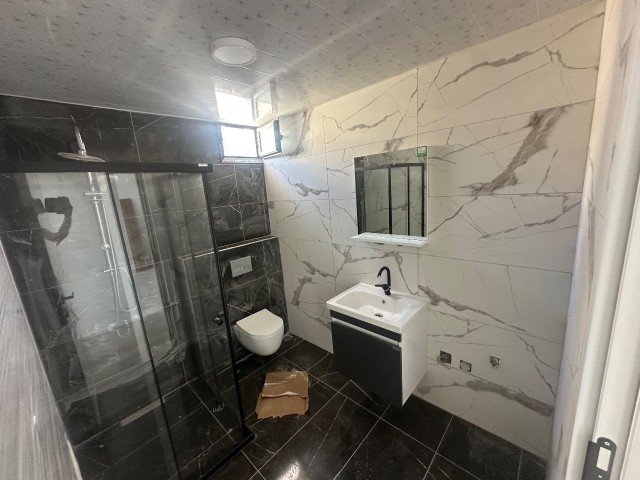 Gazimağusa Merkezde Havuzlu Site İçeriside Satılık 2+1 Daire - Fotoğraf 4