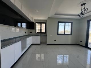 Kârlı Fiyat! Yeni Boğaziçi'nin Sakin ve Elit Bir Bölgesinde, 135 m², 4. Katta Deniz ve Dağ Manzaralı, Ayrı Mutfaklı, Geniş Daire. Teslim Nisan 2025 - Fotoğraf 1