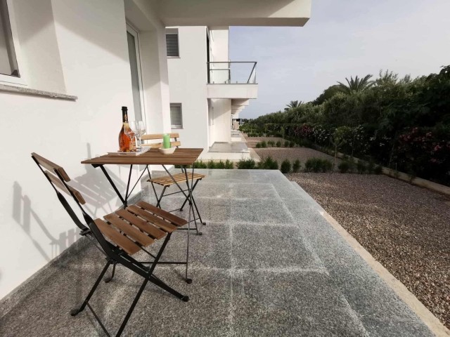 Sıcak Teklif! 70 m²'lik, Zemin Katta, Kendi Bahçesi Olan, Lüks Four Seasons Residence'da, 1. Etap'ta, Hazır, Tam Mobilyalı 1+1! Deniz Sifirlil! Yaşamak ve Kiralık İçin Harika! - Fotoğraf 2