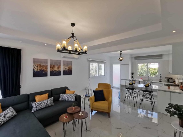 Sıcak Teklif! 70 m²'lik, Zemin Katta, Kendi Bahçesi Olan, Lüks Four Seasons Residence'da, 1. Etap'ta, Hazır, Tam Mobilyalı 1+1! Deniz Sifirlil! Yaşamak ve Kiralık İçin Harika! - Fotoğraf 3