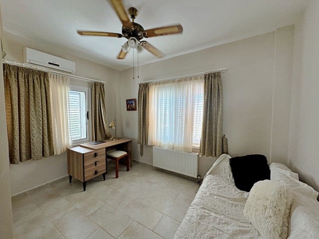 Harika Konum! Denize 300m! Arsa 700m2. Full eşyalı 3+1 Villa satılık!