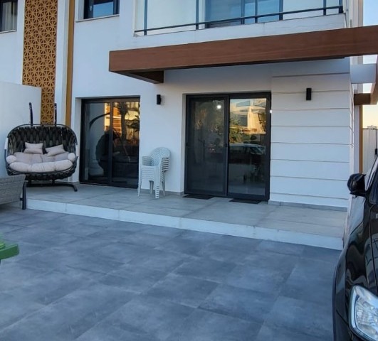 Havuz Manzaralı, Yeni Boğaziçi'nde Elit Özel Konut Kompleksinde 3+1, 155 m² İkiz Villa. Denize 500 M. Kocani Var! Krediye Uygun!