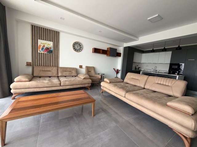 Courtyard sitede Ful eşyalı, 2 banyolu, 3 balkonlu geniş 2+1 daire. Koçano sahibinin adına. Krediye uygun!