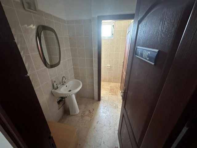 salamis yolunda satılık dukkan - Fotoğraf 2