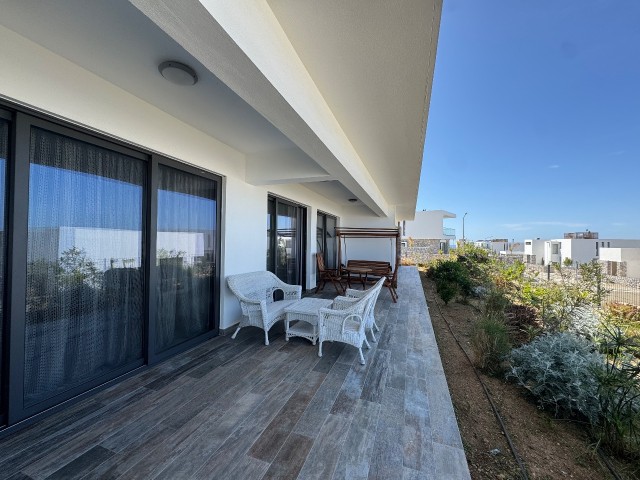 Harika Konum! Denize Sıfır! Denize 200M! Zemin Kattaki Özel “Deja Blue” Premium Rezidansında Hazır, Ful Esyali 2+1 Daire. 85 m² Alan + 43 m² Teras ve Bahçe. Tüm Vergiler Ödendi! - Fotoğraf 3