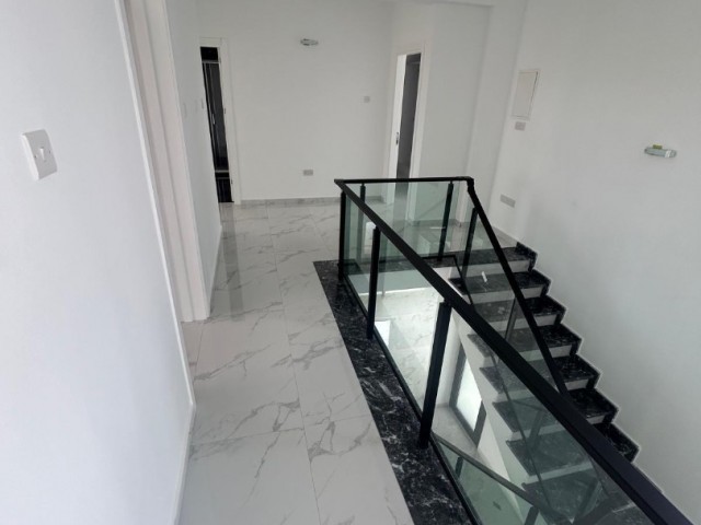 FİYAT DÜŞTÜ!!!! Gazimağusa MUTLUYAKA BÖLGESİNDE SAHİBİNDEN SATILIK LUX VİLLA