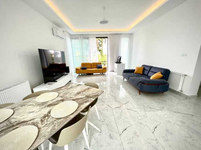 Alsancak'ta İkiz Villa 3+1 Temel Bilgiler: Boyut: 130 m² + 45 m² teras Odalar: 3 yatak odası, 2 banyo Manzara: Dağ ve deniz manzarası Teslim Tarihi: Ekim 2022 Kompleks: İş sınıfı Garanti: Ekim 2024'e kadar - Fotoğraf 3