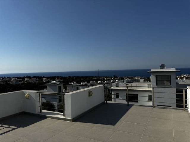 Gırne Esentepede Geniş Odalı Teraslı Denız Manzaralı 1+1 Daire