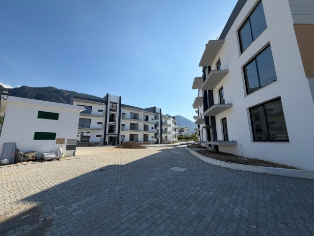 Girne Lapta bölgesinde site içerisinde ortak havuzlu satılık 2+1 daire - Fotoğraf 3