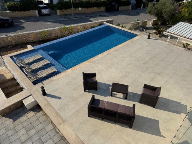 Girne Bahçeli'de Satılık Şık Villa - 4 Yatak Odalı, Özel Havuzlu - Fotoğraf 4