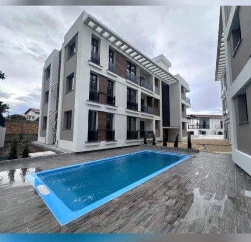 Girne Lapta'da 2+1 Eşyalı Daire! Bahçeli ve Ortak Havuzlu! - Fotoğraf 4