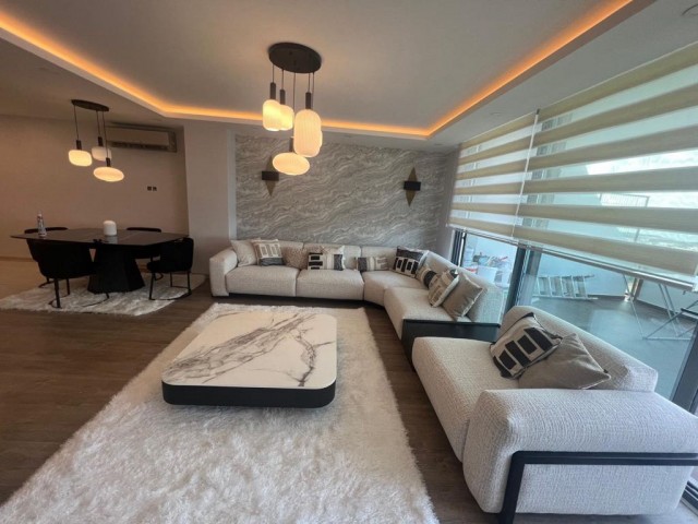 Girne merkezde satılık ortak havuzlu 3+1 daire