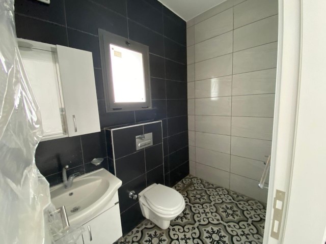 Girne Merkez'de  yeni Asgariye hastanesi yakını Özel Teraslı Satılık 3+1 Villa!