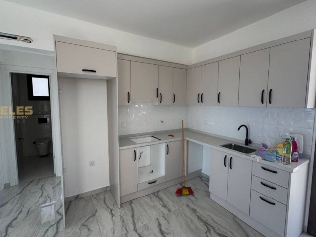 Kuzey Kıbrıs`ta Deniz Manzaralı Bungalov – Çatı Terası ve Geniş Arsaya Sahip Özel Ev SB-2-0472