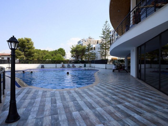 Kuzey Kıbrıs Gayrimenkul: Girne Merkezde CC Towers Site içinde deniz ve dağ manzaralı 3+1 daire SA-3-0374 - Fotoğraf 2