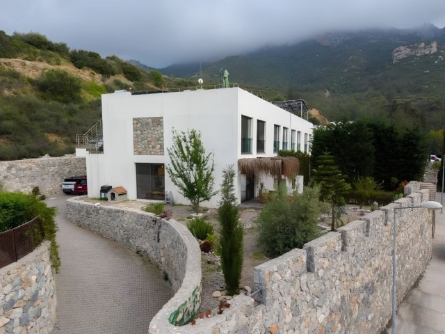 Bellapais'te Satılık 3+1 Full Eşyalı, Havuzlu ve Modern Lüks Villa