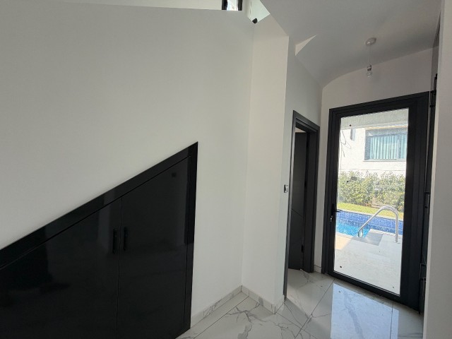 Girne Ozanköy'de Satılık 3+1 Havuzlu Villa - Fotoğraf 4