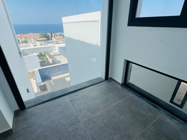 Eşsiz Deniz ve Dağ Manzaralı Modern Villa – Esentepe, Kuzey Kıbrıs 🌿 Island Life Cyprus, modern mimariyi, nefes kesici manzaraları ve büyüleyici Akdeniz yaşamını mükemmel şekilde birleştiren, yeni tamamlanmış 3 yatak odalı, 3 banyolu müstakil villayı sizlere sunmaktan mutluluk duyar.