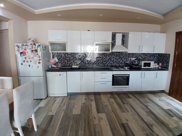 Yenişehirde Satılık 3+1 Aile yaşantısına uygun merkezi lokasyondaki eşsiz daire - Fotoğraf 1