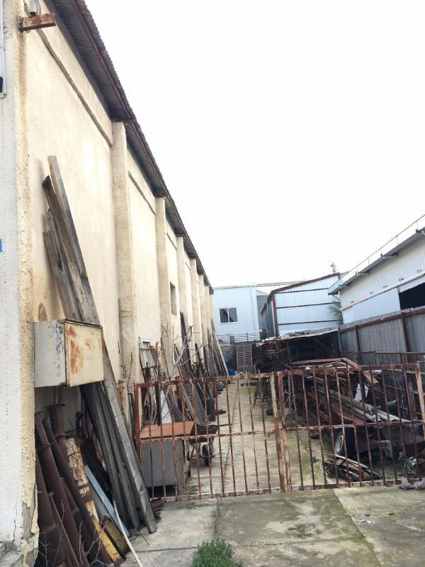 Lefkoşa Organize Sanayi Bölgesinde 1300 m2 Satılık Depo